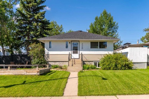 228 Lynnwood Drive Se, Calgary, AB - Outdoor