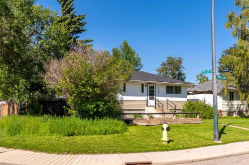 228 Lynnwood Drive Se, Calgary, AB - Outdoor
