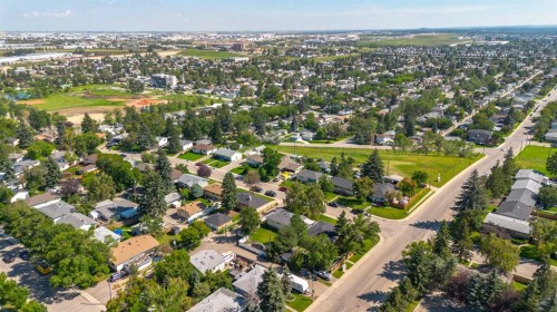 228 Lynnwood Drive Se, Calgary, AB - Outdoor With View