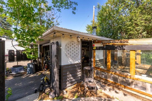 228 Lynnwood Drive Se, Calgary, AB - Outdoor
