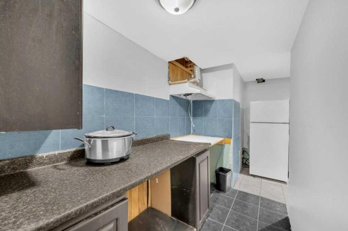 64 Castledale Crescent Ne, Calgary, AB - Indoor Photo Showing Kitchen