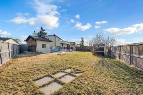 64 Castledale Crescent Ne, Calgary, AB - Outdoor