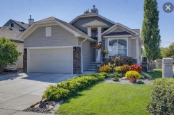 701 Cimarron Close  Okotoks, AB T1S 1X3