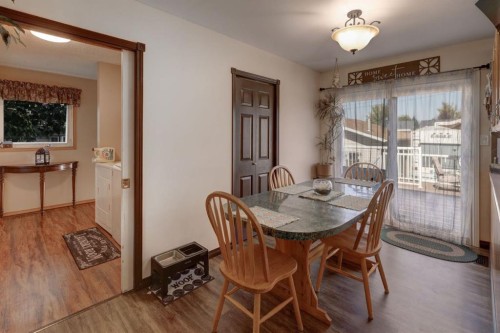 426 9 Street, Beiseker, AB - Indoor Photo Showing Dining Room