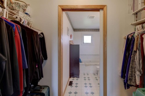 426 9 Street, Beiseker, AB - Indoor With Storage