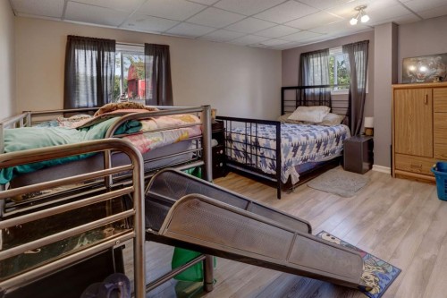 426 9 Street, Beiseker, AB - Indoor Photo Showing Bedroom