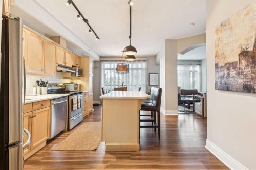 305-4 14 Street Nw, Calgary, AB - Indoor Photo Showing Kitchen With Stainless Steel Kitchen
