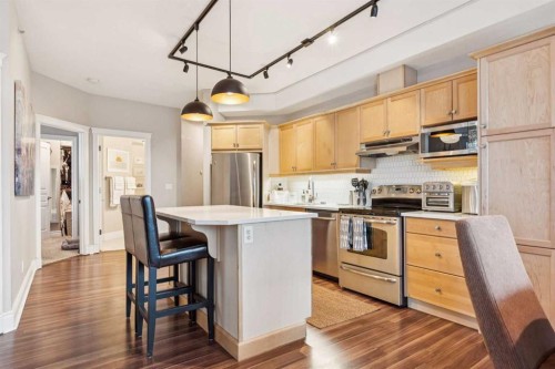 305-4 14 Street Nw, Calgary, AB - Indoor Photo Showing Kitchen With Stainless Steel Kitchen