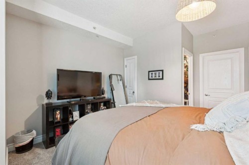 305-4 14 Street Nw, Calgary, AB - Indoor Photo Showing Bedroom