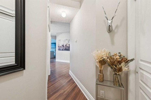 305-4 14 Street Nw, Calgary, AB - Indoor Photo Showing Other Room