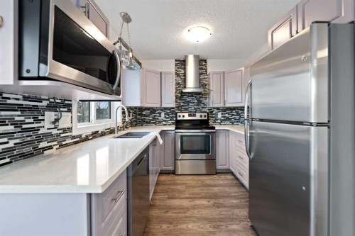 61 Applemont Place Se, Calgary, AB - Indoor Photo Showing Kitchen With Double Sink With Upgraded Kitchen