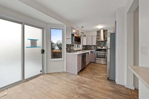 61 Applemont Place Se, Calgary, AB - Indoor Photo Showing Kitchen