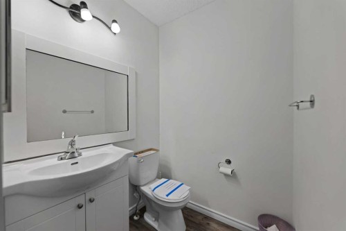 61 Applemont Place Se, Calgary, AB - Indoor Photo Showing Bathroom