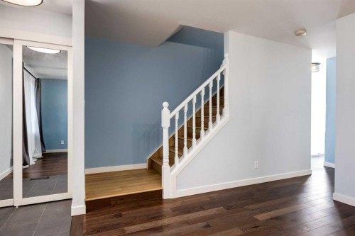 17 Sunvale Crescent Se, Calgary, AB - Indoor Photo Showing Other Room