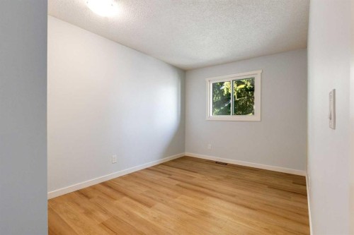 17 Sunvale Crescent Se, Calgary, AB - Indoor Photo Showing Other Room