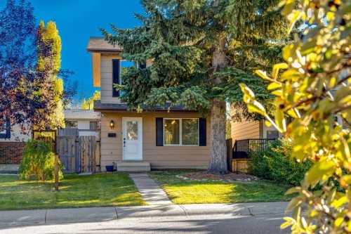 17 Sunvale Crescent Se, Calgary, AB - Outdoor With Facade