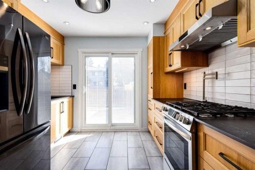 17 Sunvale Crescent Se, Calgary, AB - Indoor Photo Showing Kitchen With Upgraded Kitchen