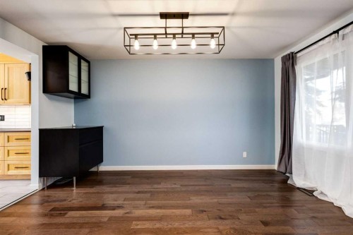 17 Sunvale Crescent Se, Calgary, AB - Indoor Photo Showing Other Room