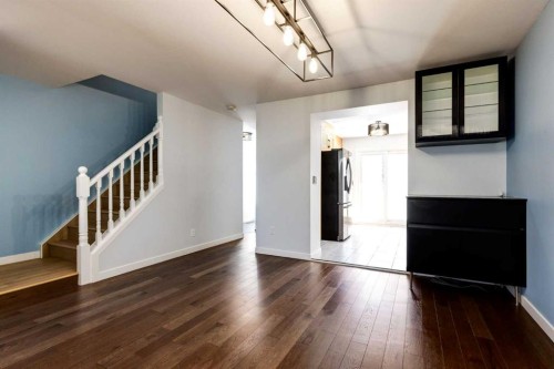 17 Sunvale Crescent Se, Calgary, AB - Indoor Photo Showing Other Room