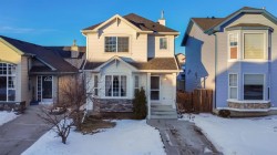 137 Taravista Crescent NE Calgary, AB T3J 4N8