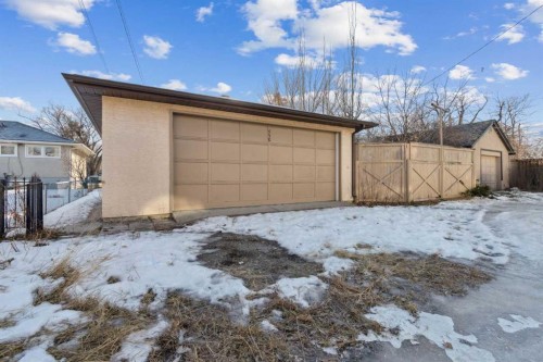 450 34 Avenue Nw, Calgary, AB - Outdoor