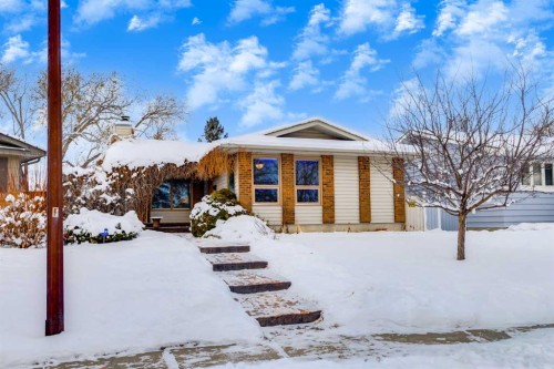 21 Midridge Green Se, Calgary, AB - Outdoor