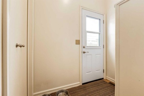 21 Midridge Green Se, Calgary, AB - Indoor Photo Showing Other Room