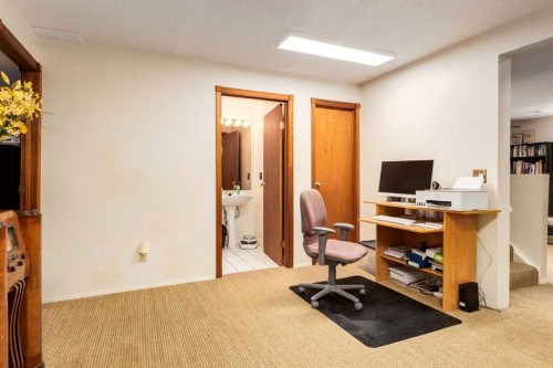 21 Midridge Green Se, Calgary, AB - Indoor Photo Showing Office