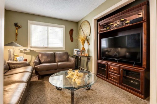 21 Midridge Green Se, Calgary, AB - Indoor Photo Showing Living Room