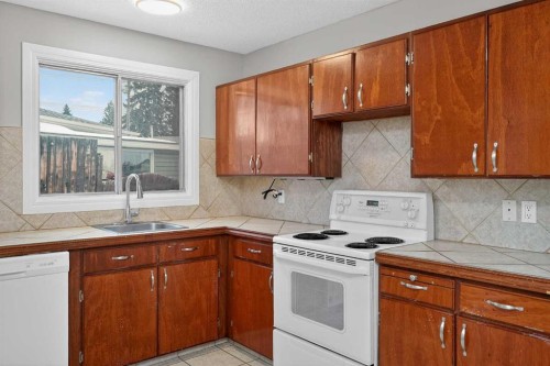 34 Marbank Place Ne, Calgary, AB - Indoor Photo Showing Kitchen