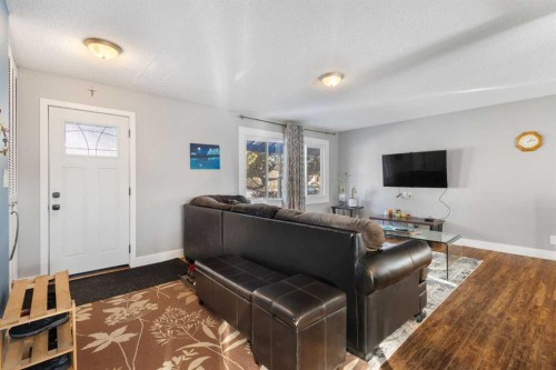 380 Maddock Crescent Ne, Calgary, AB - Indoor