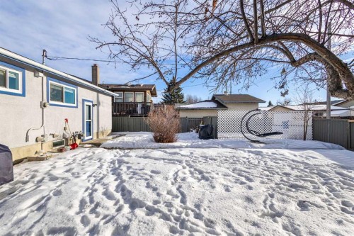 380 Maddock Crescent Ne, Calgary, AB - Outdoor