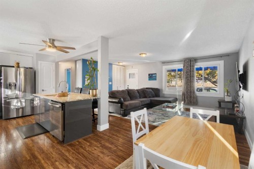 380 Maddock Crescent Ne, Calgary, AB - Indoor