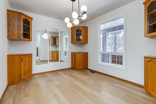 60 Bedford Circle Ne, Calgary, AB - Indoor