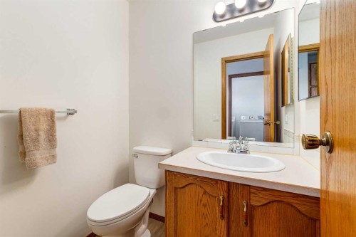 60 Bedford Circle Ne, Calgary, AB - Indoor Photo Showing Bathroom