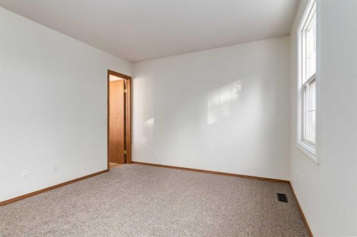 60 Bedford Circle Ne, Calgary, AB - Indoor Photo Showing Other Room