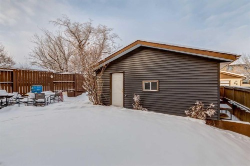 60 Bedford Circle Ne, Calgary, AB - Outdoor