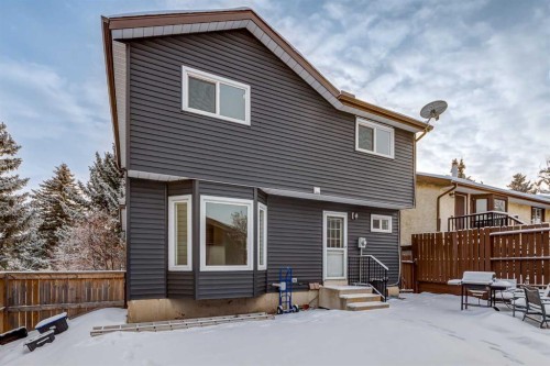 60 Bedford Circle Ne, Calgary, AB - Outdoor With Exterior