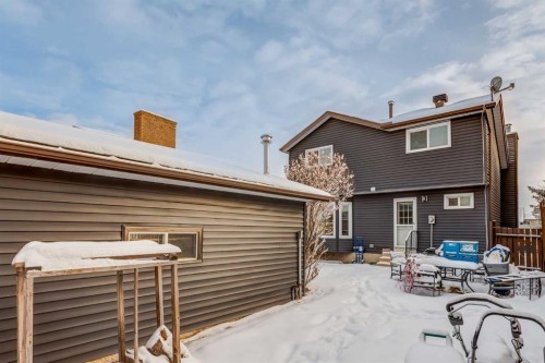 60 Bedford Circle Ne, Calgary, AB - Outdoor