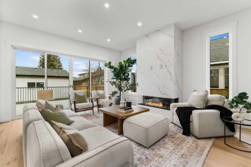 725 18 Avenue Nw, Calgary, AB - Indoor Photo Showing Living Room
