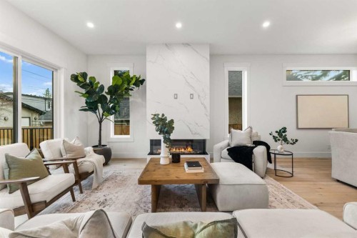725 18 Avenue Nw, Calgary, AB - Indoor Photo Showing Living Room