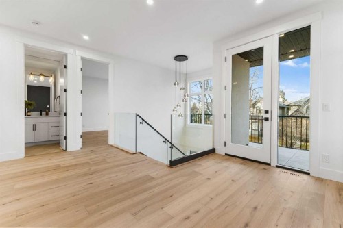 725 18 Avenue Nw, Calgary, AB - Indoor Photo Showing Other Room