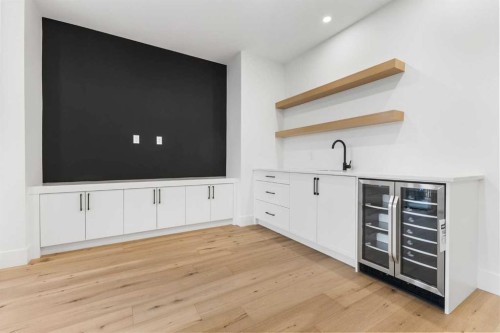 725 18 Avenue Nw, Calgary, AB - Indoor Photo Showing Other Room