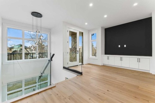 725 18 Avenue Nw, Calgary, AB - Indoor