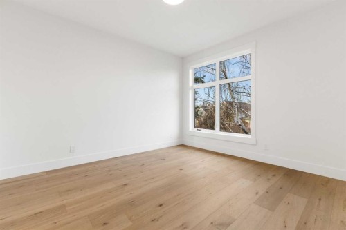 725 18 Avenue Nw, Calgary, AB - Indoor Photo Showing Other Room