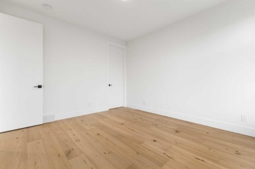 725 18 Avenue Nw, Calgary, AB - Indoor Photo Showing Other Room