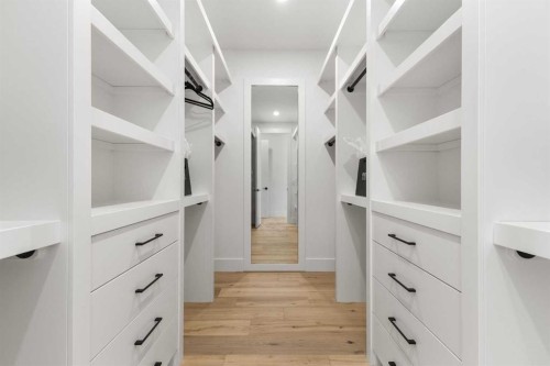 725 18 Avenue Nw, Calgary, AB - Indoor Photo Showing Other Room