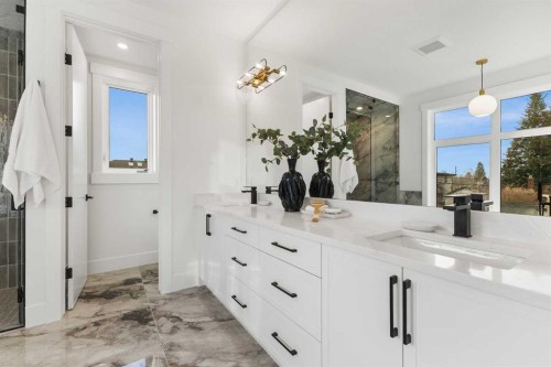 725 18 Avenue Nw, Calgary, AB - Indoor Photo Showing Other Room