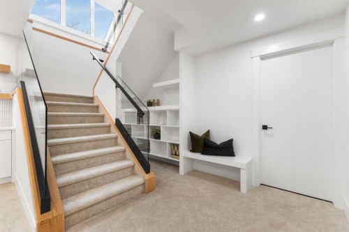 725 18 Avenue Nw, Calgary, AB - Indoor Photo Showing Other Room