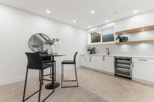 725 18 Avenue Nw, Calgary, AB - Indoor